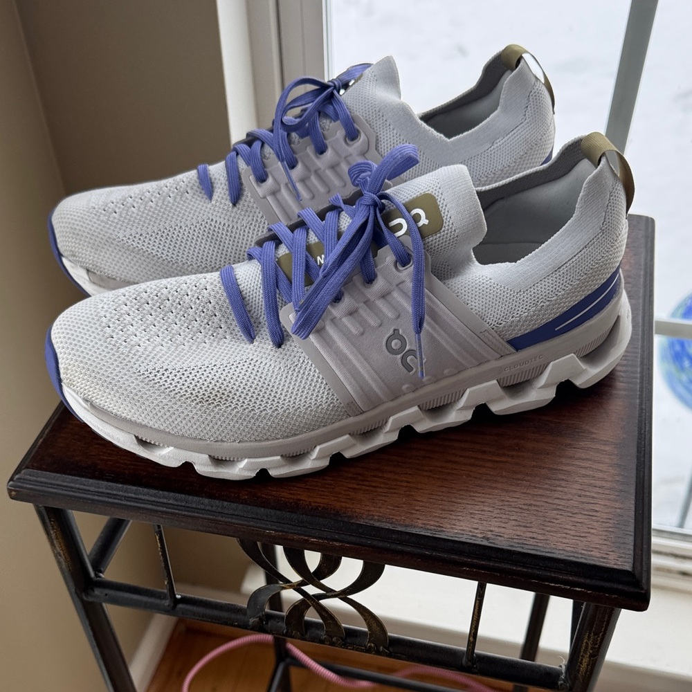 On Running Women's White/gray and Purple Sneakers - Picture 4 of 9